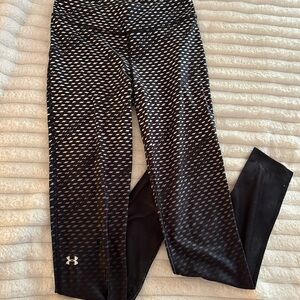 Under Armour B&W Patterned Leggings, S, GUC